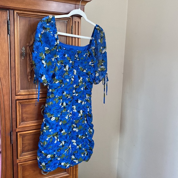 Moon River Floral Ruched Minidress - Picture 4 of 4